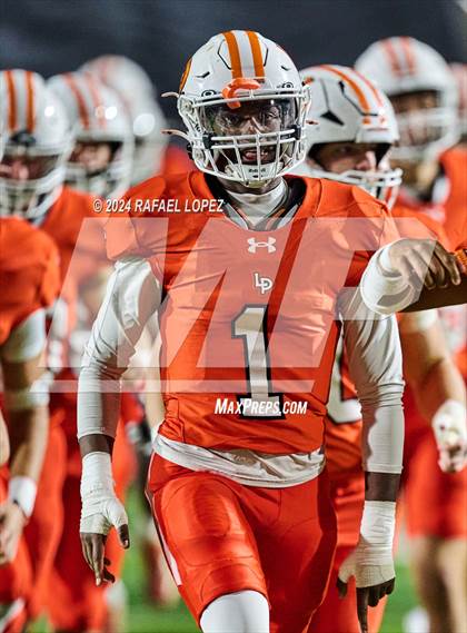 Thumbnail 2 in La Porte vs. Barbers Hill (UIL 5A D1 Football Area) photogallery.