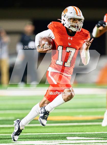 Thumbnail 2 in La Porte vs. Barbers Hill (UIL 5A D1 Football Area) photogallery.