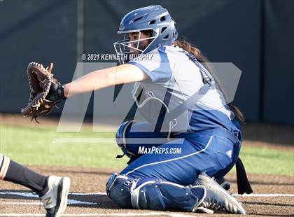 Thumbnail 1 in Rockwall vs Bryan (UIL 6A Regional Final Playoff) photogallery.
