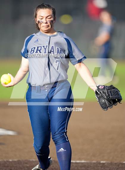 Thumbnail 1 in Rockwall vs Bryan (UIL 6A Regional Final Playoff) photogallery.