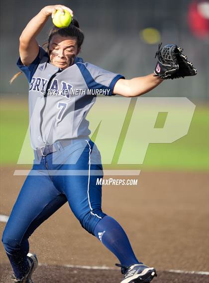 Thumbnail 1 in Rockwall vs Bryan (UIL 6A Regional Final Playoff) photogallery.