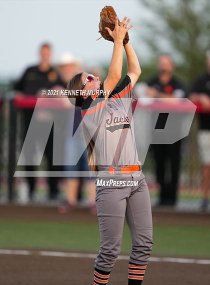 Thumbnail 1 in Rockwall vs Bryan (UIL 6A Regional Final Playoff) photogallery.