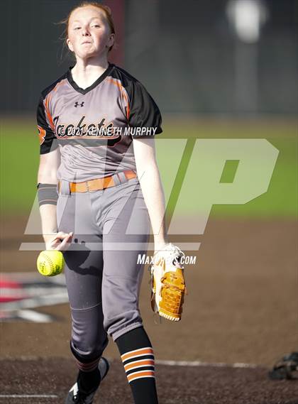 Thumbnail 1 in Rockwall vs Bryan (UIL 6A Regional Final Playoff) photogallery.