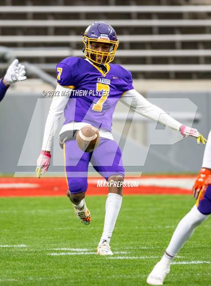 Thumbnail 2 in Mount Airy vs. Tarboro (NCHSAA 1A Final) photogallery.