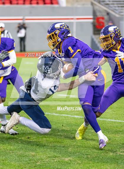 Thumbnail 1 in Mount Airy vs. Tarboro (NCHSAA 1A Final) photogallery.