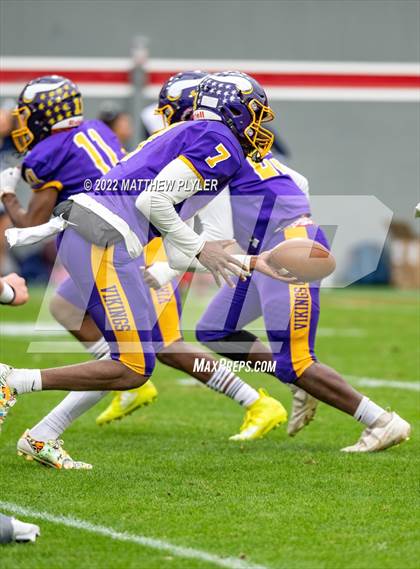 Thumbnail 1 in Mount Airy vs. Tarboro (NCHSAA 1A Final) photogallery.
