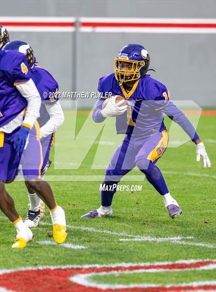 Thumbnail 3 in Mount Airy vs. Tarboro (NCHSAA 1A Final) photogallery.