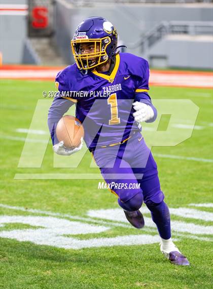 Thumbnail 1 in Mount Airy vs. Tarboro (NCHSAA 1A Final) photogallery.