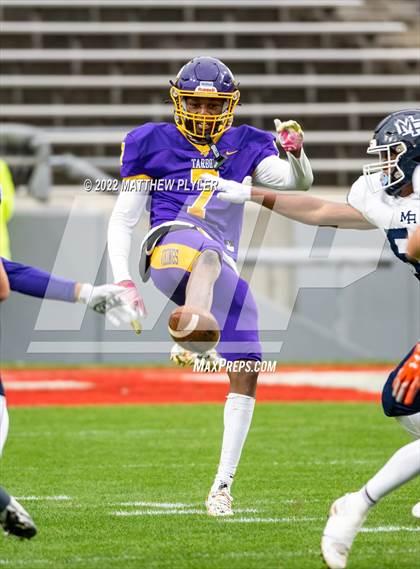 Thumbnail 3 in Mount Airy vs. Tarboro (NCHSAA 1A Final) photogallery.