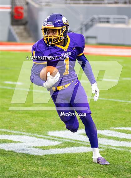 Thumbnail 3 in Mount Airy vs. Tarboro (NCHSAA 1A Final) photogallery.