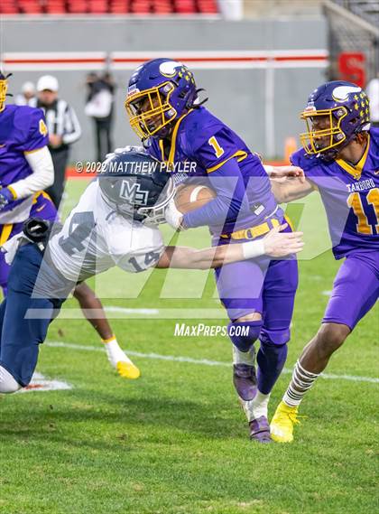 Thumbnail 3 in Mount Airy vs. Tarboro (NCHSAA 1A Final) photogallery.