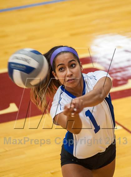 Thumbnail 1 in Coventry vs Darien (2013 Volleyhall Classic) photogallery.