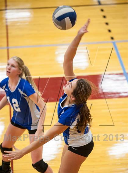 Thumbnail 2 in Coventry vs Darien (2013 Volleyhall Classic) photogallery.