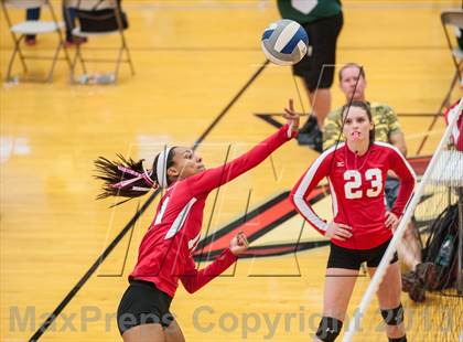 Thumbnail 1 in Coventry vs Darien (2013 Volleyhall Classic) photogallery.