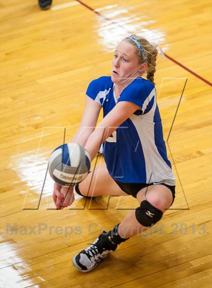 Thumbnail 2 in Coventry vs Darien (2013 Volleyhall Classic) photogallery.