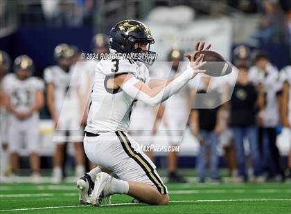 Thumbnail 2 in Whiteface vs. Gordon (UIL 1A Division I Football Final) photogallery.