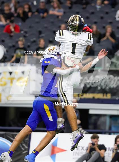 Thumbnail 2 in Whiteface vs. Gordon (UIL 1A Division I Football Final) photogallery.