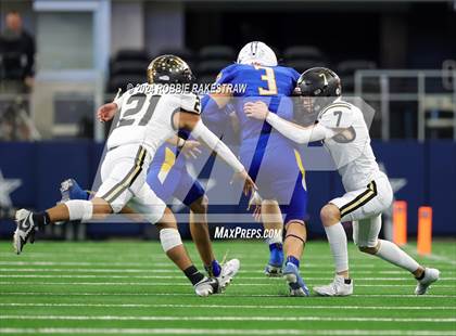 Thumbnail 3 in Whiteface vs. Gordon (UIL 1A Division I Football Final) photogallery.