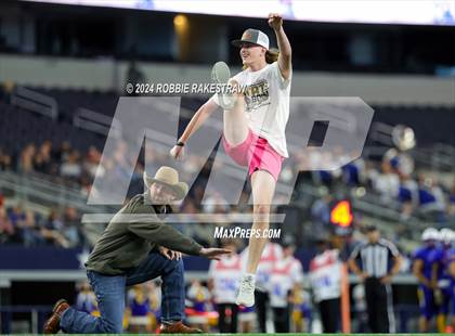 Thumbnail 3 in Whiteface vs. Gordon (UIL 1A Division I Football Final) photogallery.