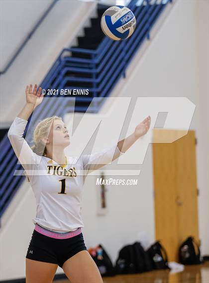 Thumbnail 2 in Harris County vs Veterans (Southside Classic) photogallery.
