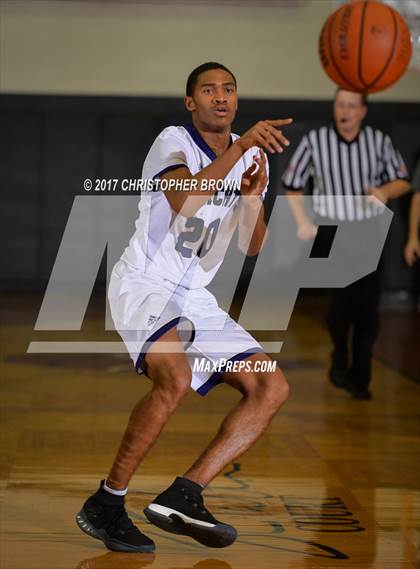 Thumbnail 3 in Humble vs Richardson (McDonald's Texas Invitational) photogallery.