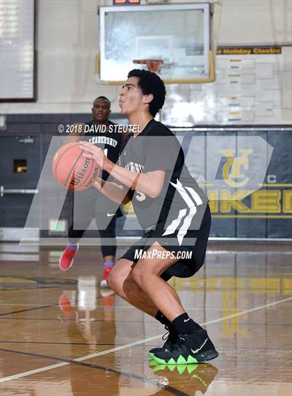 Thumbnail 2 in Leadership vs. Jesuit (Mel Good Holiday Classic) photogallery.
