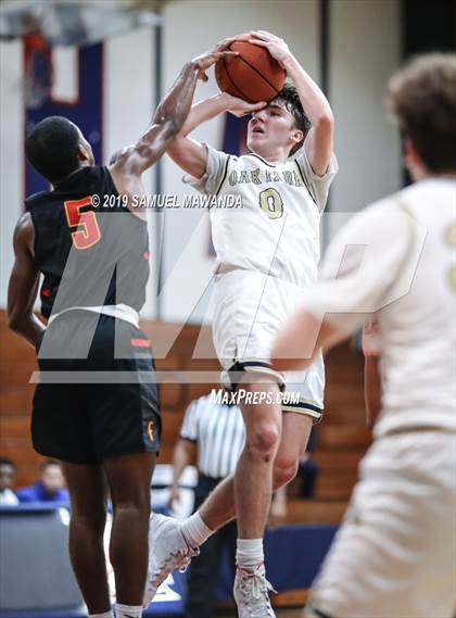 Thumbnail 3 in Fairfax vs Oak Park (Rose City Roundball Classic) photogallery.