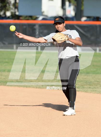 Thumbnail 1 in El Modena @ Huntington Beach photogallery.