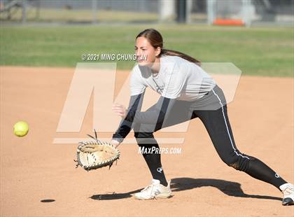 Thumbnail 3 in El Modena @ Huntington Beach photogallery.
