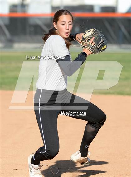 Thumbnail 3 in El Modena @ Huntington Beach photogallery.
