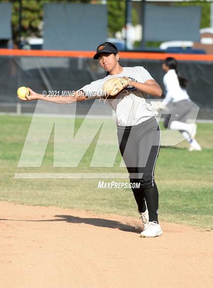 Thumbnail 3 in El Modena @ Huntington Beach photogallery.