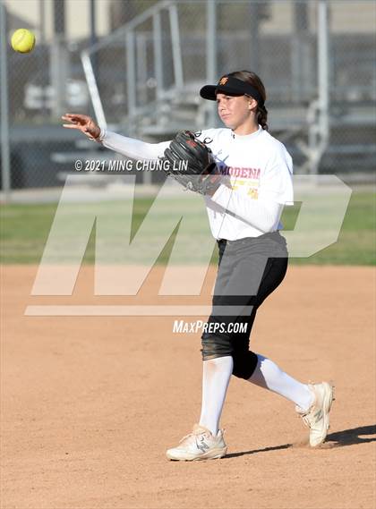 Thumbnail 1 in El Modena @ Huntington Beach photogallery.