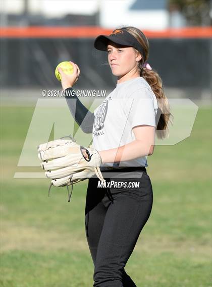 Thumbnail 3 in El Modena @ Huntington Beach photogallery.