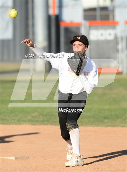 Thumbnail 3 in El Modena @ Huntington Beach photogallery.