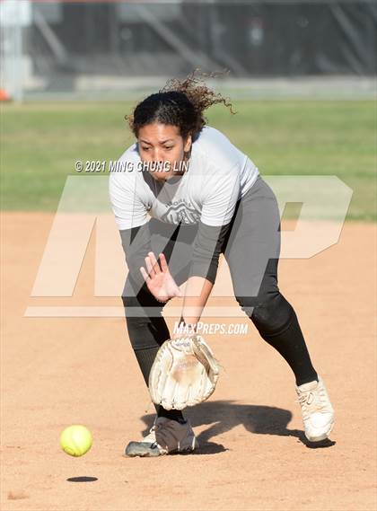 Thumbnail 3 in El Modena @ Huntington Beach photogallery.