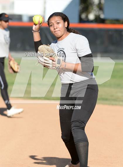 Thumbnail 3 in El Modena @ Huntington Beach photogallery.