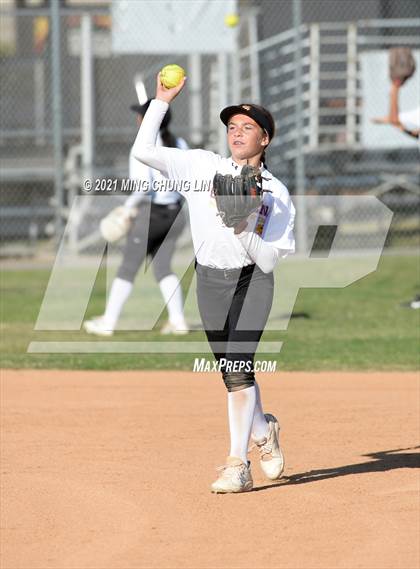 Thumbnail 2 in El Modena @ Huntington Beach photogallery.