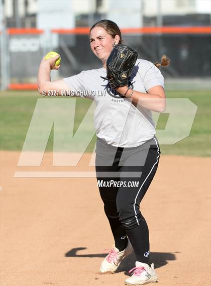 Thumbnail 2 in El Modena @ Huntington Beach photogallery.