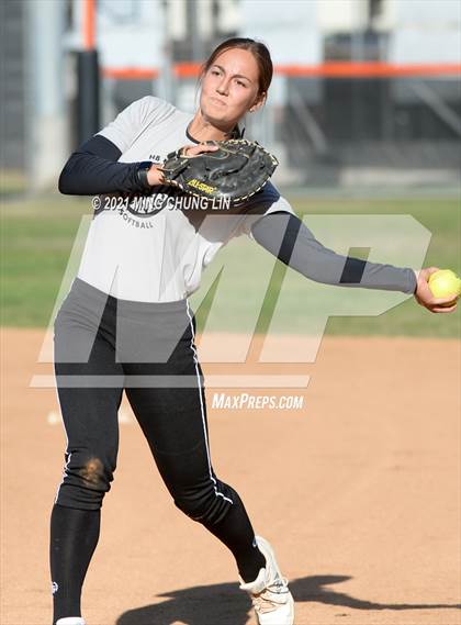 Thumbnail 1 in El Modena @ Huntington Beach photogallery.
