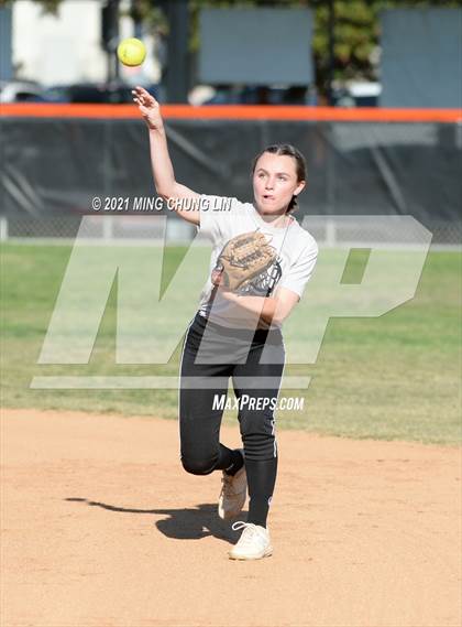 Thumbnail 2 in El Modena @ Huntington Beach photogallery.