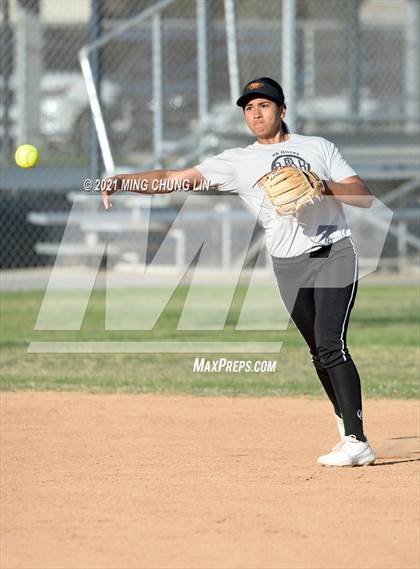 Thumbnail 2 in El Modena @ Huntington Beach photogallery.