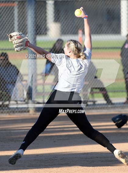 Thumbnail 3 in El Modena @ Huntington Beach photogallery.