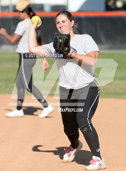 Thumbnail 2 in El Modena @ Huntington Beach photogallery.