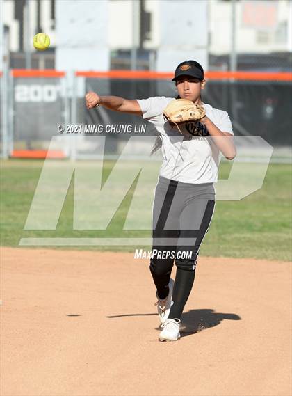 Thumbnail 2 in El Modena @ Huntington Beach photogallery.