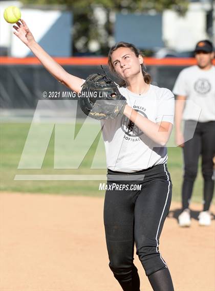 Thumbnail 3 in El Modena @ Huntington Beach photogallery.