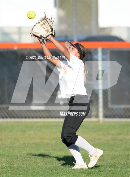 Thumbnail 3 in El Modena @ Huntington Beach photogallery.