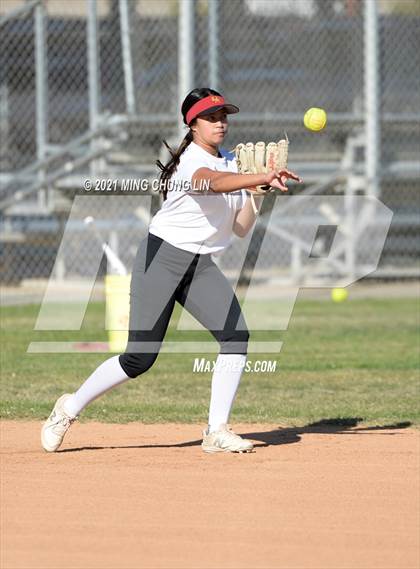 Thumbnail 3 in El Modena @ Huntington Beach photogallery.