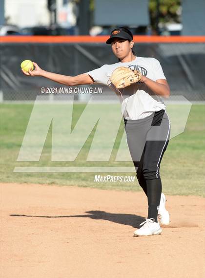 Thumbnail 3 in El Modena @ Huntington Beach photogallery.