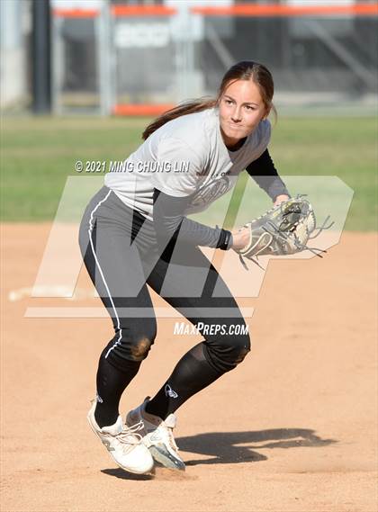 Thumbnail 2 in El Modena @ Huntington Beach photogallery.