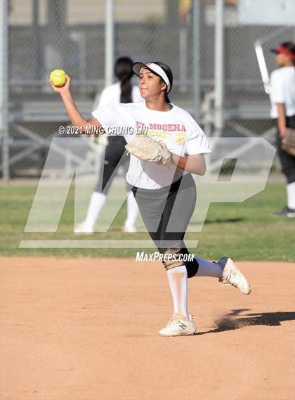 Thumbnail 3 in El Modena @ Huntington Beach photogallery.